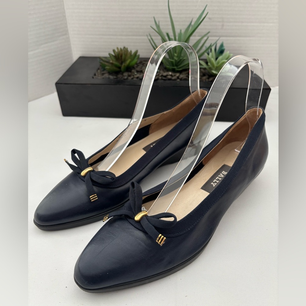BALLY VINTAGE NAVY ITALIAN LEATHER WITH RIBBON EDGING ON BOW GOLD TRIM  SZ 8 N